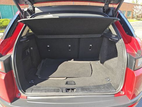 Used 2017 Land Rover Range Rover Evoque SE image 32