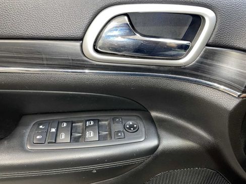 Used 2019 Jeep Grand Cherokee Limited AWD/4WD image 23