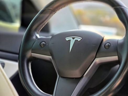 Used 2019 Tesla Model 3 RWD image 14