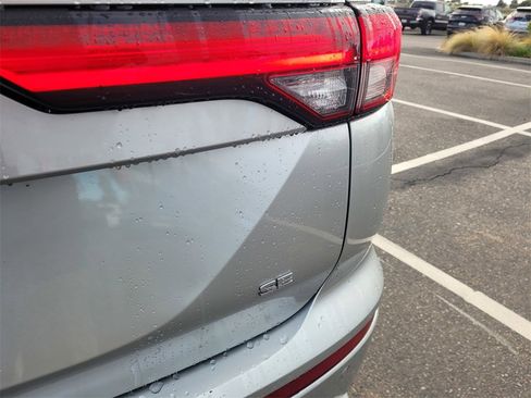 Used 2024 Mitsubishi Outlander SE image 7