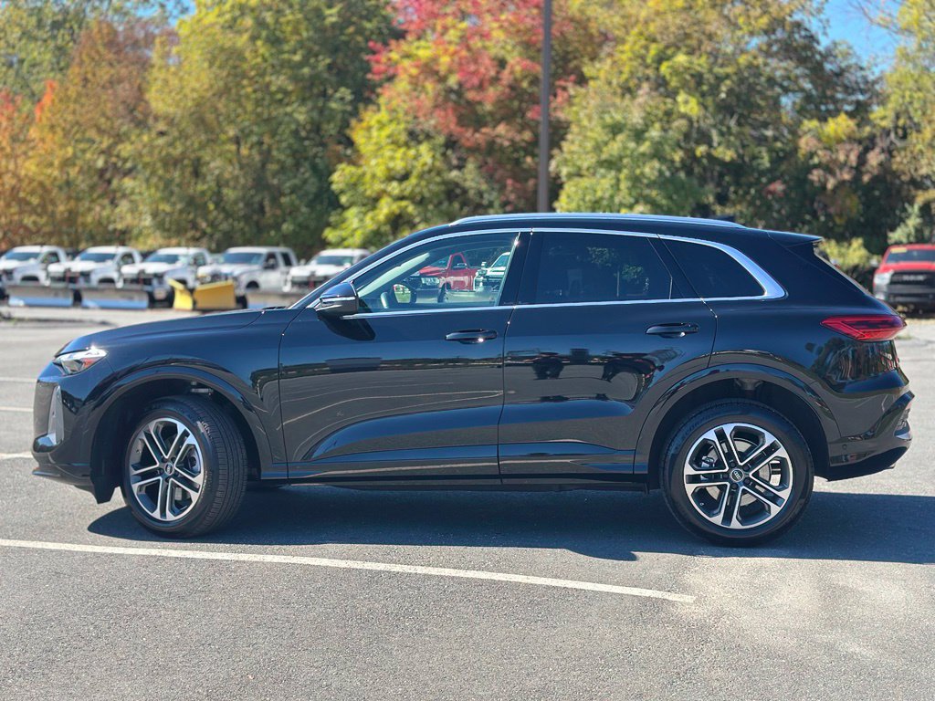 Used 2025 Audi Q5 Premium w/ Convenience Package AWD/4WD image 3