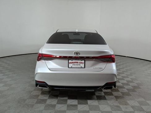 Used 2019 Toyota Avalon Limited FWD image 4