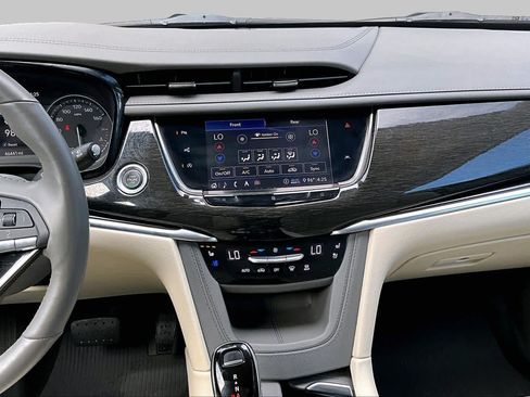 Used 2020 Cadillac XT6 Premium Luxury FWD image 7