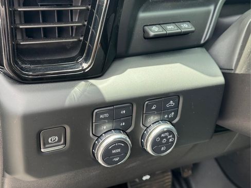 Used 2024 GMC Sierra 1500 AT4 w/ Technology Package AWD/4WD image 20