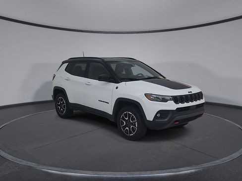 Certified 2026 Jeep Compass Trailhawk AWD/4WD image 5
