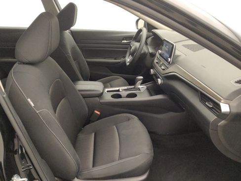 Used 2025 Nissan Altima 2.5 SV FWD image 21