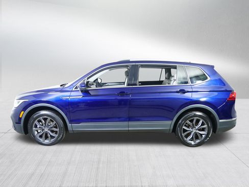 Used 2023 Volkswagen Tiguan SE w/ Panoramic Sunroof Package image 4