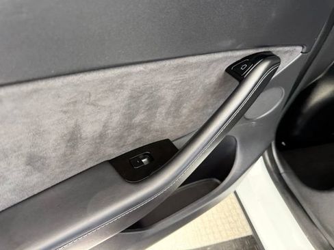 Used 2021 Tesla Model Y Long Range AWD/4WD image 19