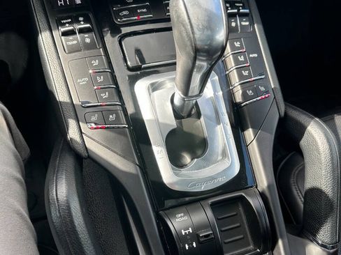 Used 2017 Porsche Cayenne Platinum Edition AWD/4WD image 23