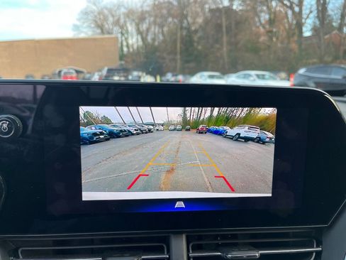 Used 2025 Chevrolet Trax LT w/ LT Convenience Package image 17