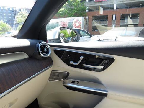 Used 2026 Mercedes-Benz GLC 300 4MATIC image 17