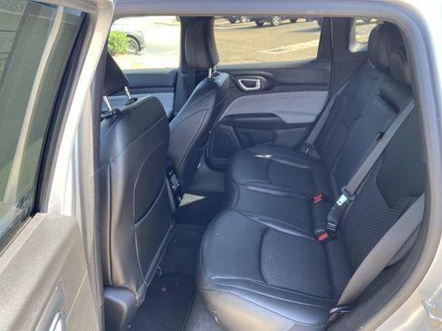 Used 2024 Jeep Compass Latitude AWD/4WD image 46