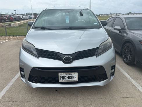 Used 2020 Toyota Sienna SE w/ SE Preferred Package AWD/4WD image 6