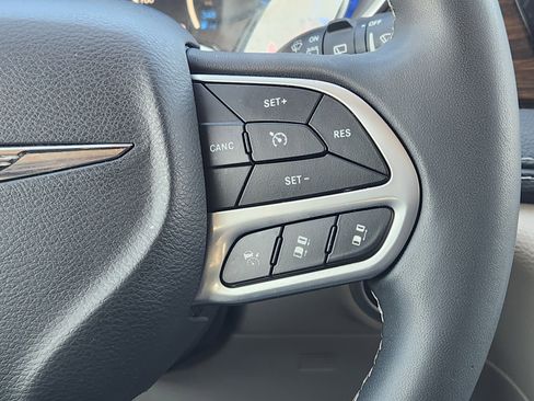 Used 2022 Chrysler Pacifica Limited image 28