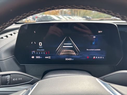 Used 2025 Chevrolet Traverse LT image 12