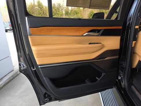 Used 2022 Jeep Grand Wagoneer Series III image 48