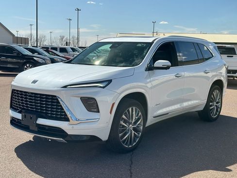 Used 2025 Buick Enclave Avenir w/ Super Cruise Package image 4