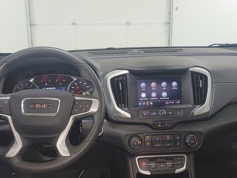 Used 2022 GMC Terrain SLE image 16