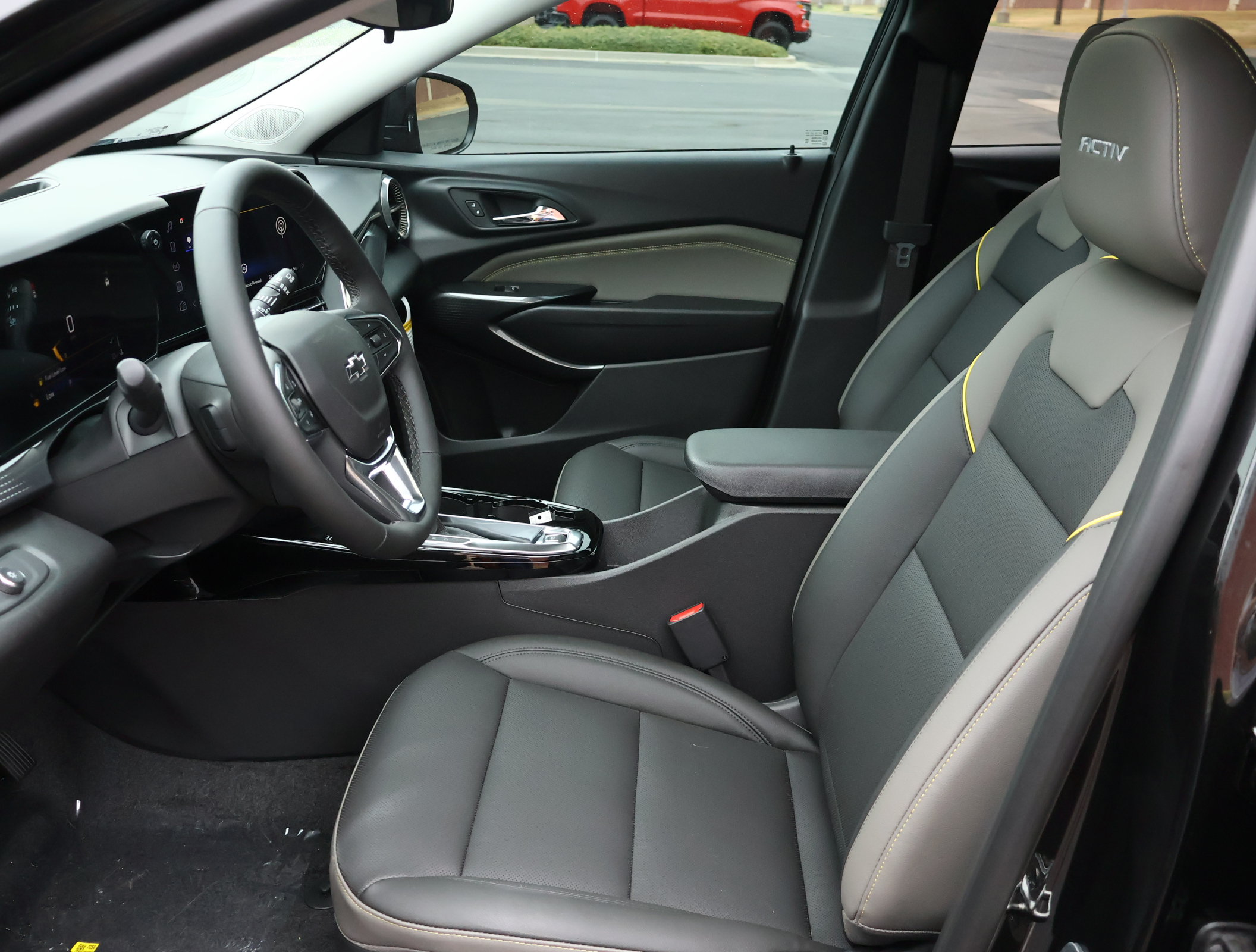 New 2026 Chevrolet Trax ACTIV w/ Sunroof Package FWD image 10