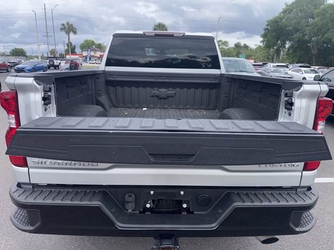 Used 2022 Chevrolet Silverado 2500 Custom w/ Custom Convenience Package image 6