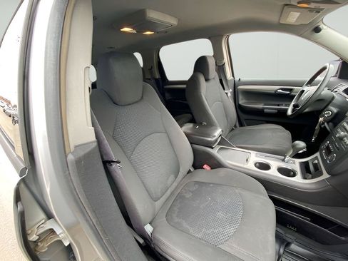 Used 2007 Saturn Outlook XE w/ Advanced Audio Pkg FWD image 14