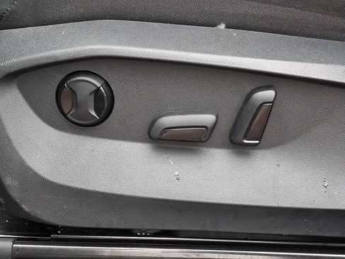 Used 2023 Volkswagen Tiguan SE w/ Panoramic Sunroof Package AWD/4WD image 10