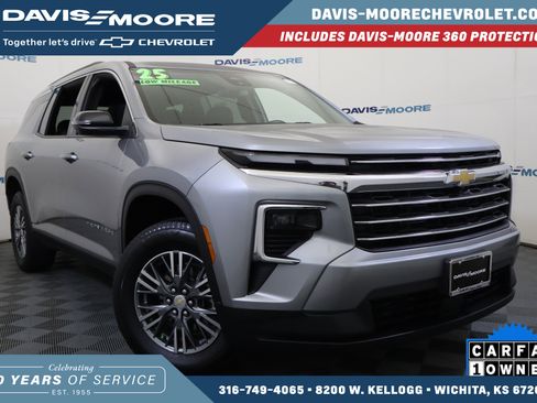 Used 2025 Chevrolet Traverse LT image 1