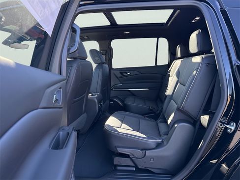 New 2026 Chevrolet Traverse High Country image 17
