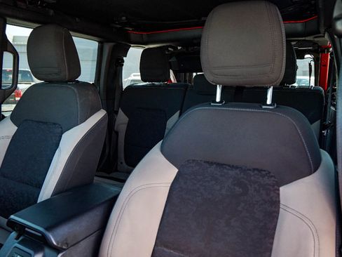 Used 2022 Ford Bronco Wildtrak image 9