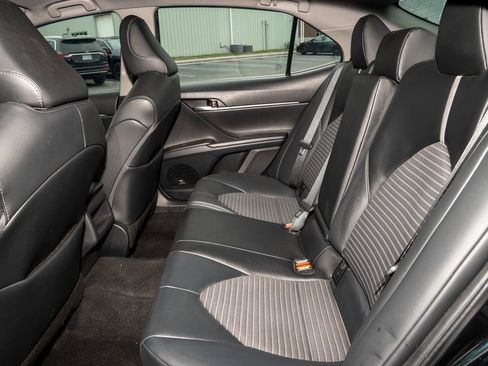 Used 2021 Toyota Camry SE image 7