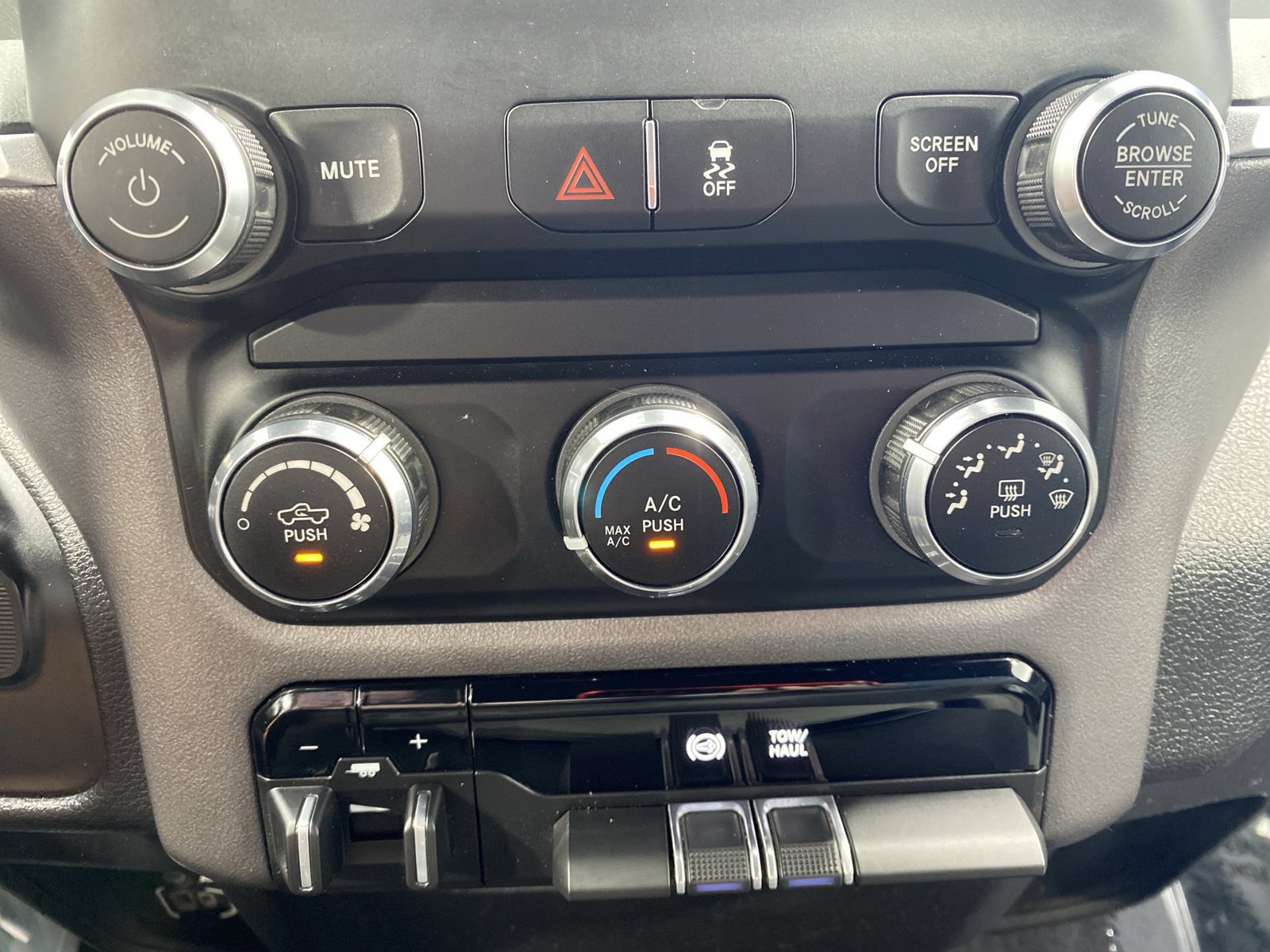Used 2022 RAM 2500 Big Horn AWD/4WD image 19
