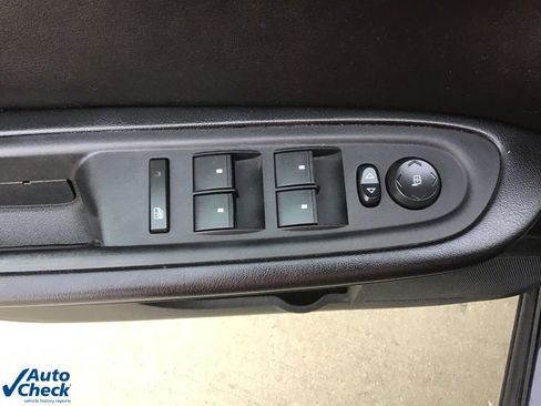 Used 2017 Chevrolet Traverse LT image 32