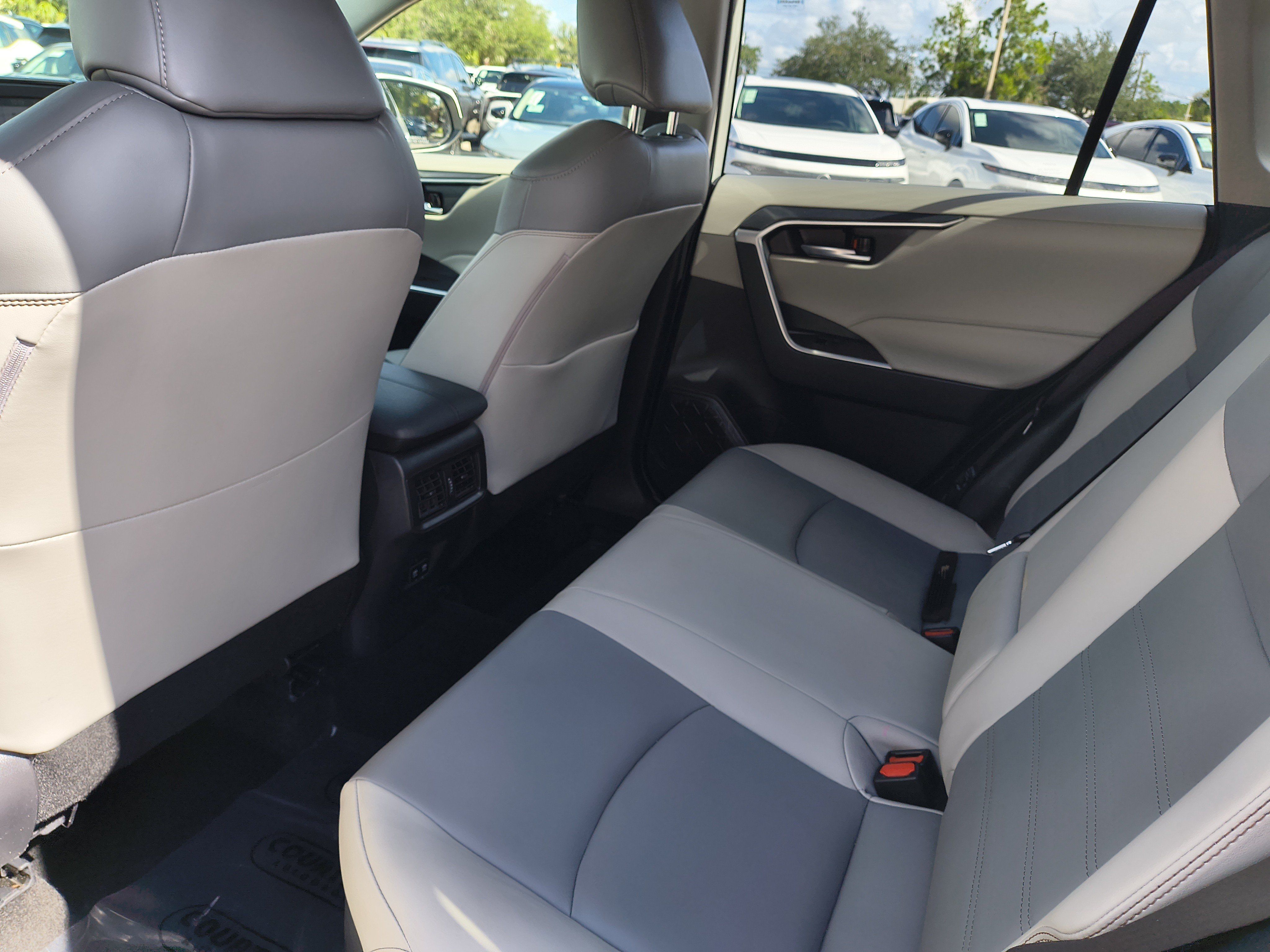 Used 2021 Toyota RAV4 XLE Premium AWD/4WD image 17