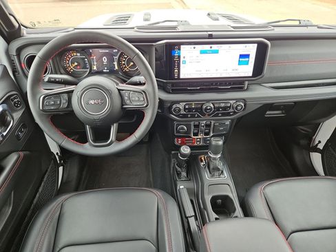 Used 2024 Jeep Gladiator Rubicon w/ Technology Group image 14