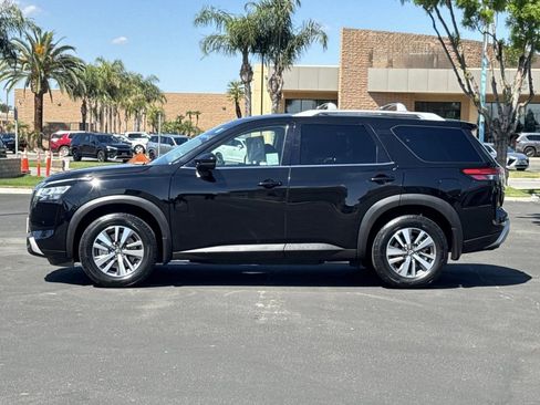 Used 2023 Nissan Pathfinder SL FWD image 6