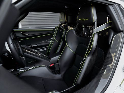 Used 2015 Porsche 918 Spyder image 5