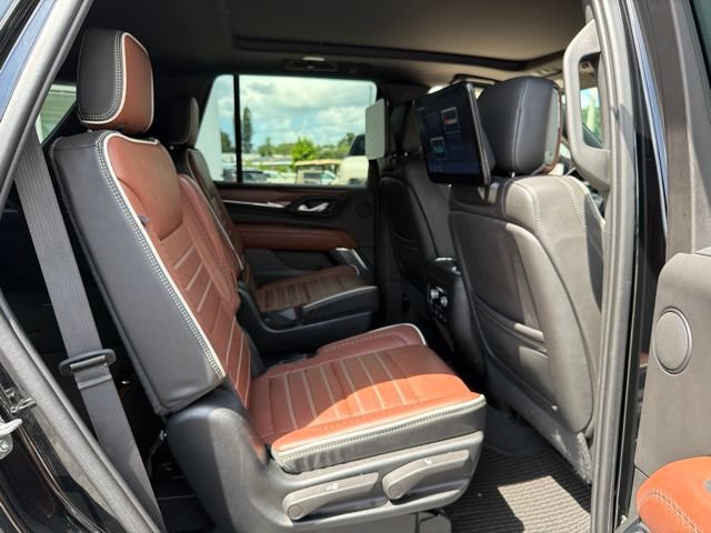 Used 2023 GMC Yukon Denali Ultimate AWD/4WD image 26