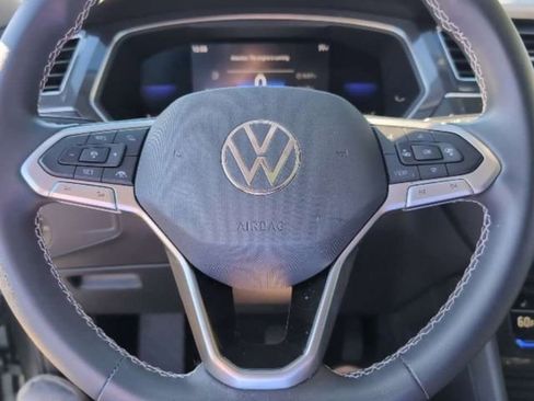 Certified 2022 Volkswagen Tiguan SE w/ Panoramic Sunroof Package image 11