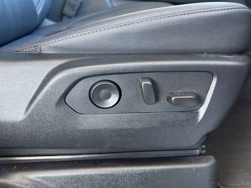 Used 2025 Chevrolet Suburban LT AWD/4WD image 29
