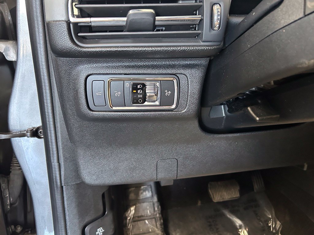 Used 2022 Lincoln Corsair AWD w/ Equipment Group 101A image 16