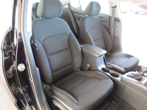 Used 2019 Hyundai Elantra SE w/ Cargo Package FWD image 23