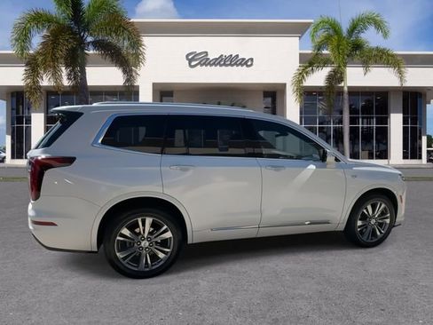 Used 2022 Cadillac XT6 Premium Luxury image 15