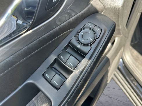 Used 2022 Chevrolet Traverse LT image 17