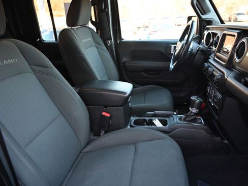 Used 2020 Jeep Gladiator Overland w/ Cold Weather Group image 21