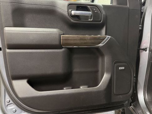 Used 2021 Chevrolet Silverado 1500 LT Trail Boss w/ Convenience Package II image 9