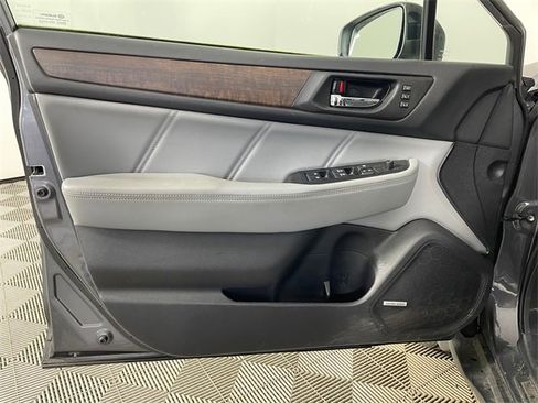 Used 2018 Subaru Outback 2.5i Limited w/ Popular Package #2 image 10