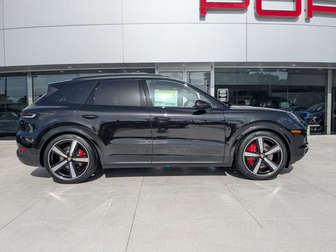 New 2025 Porsche Cayenne S image 8