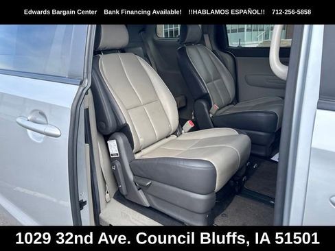 Used 2017 Kia Sedona LX w/ LX Essentials Premium Package FWD image 3