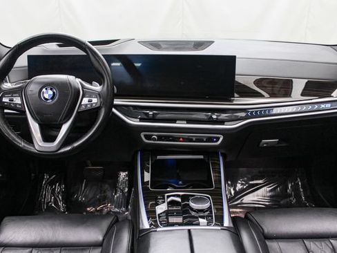 Used 2025 BMW X5 xDrive50e AWD/4WD image 32
