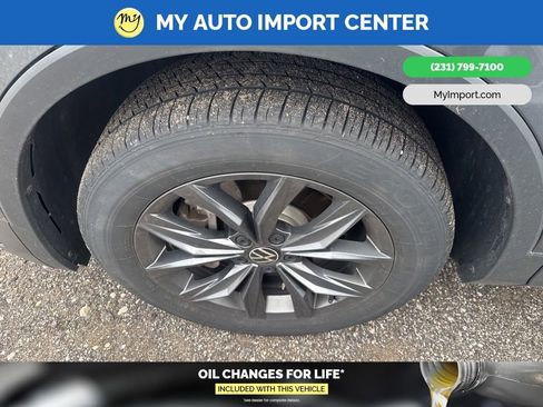 Used 2023 Volkswagen Tiguan SE w/ Panoramic Sunroof Package AWD/4WD image 6